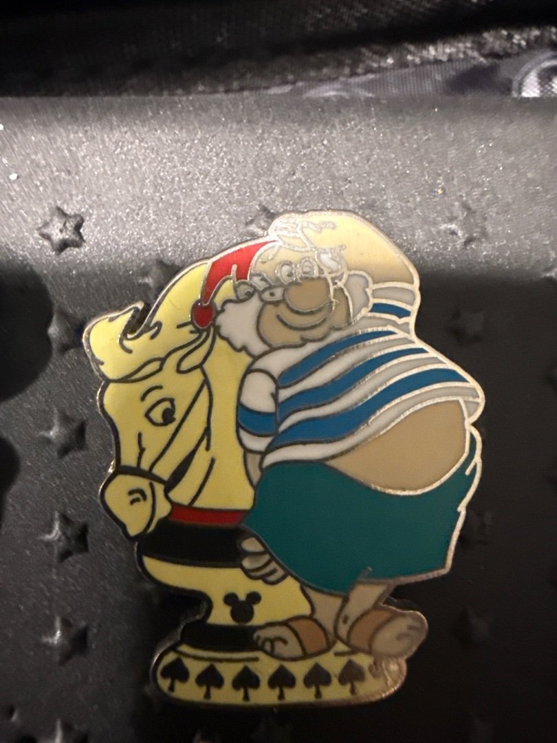DL Mr Smee Saluting With Horse Behind Him Peter Pan Chess Hidden Disney Pin E9