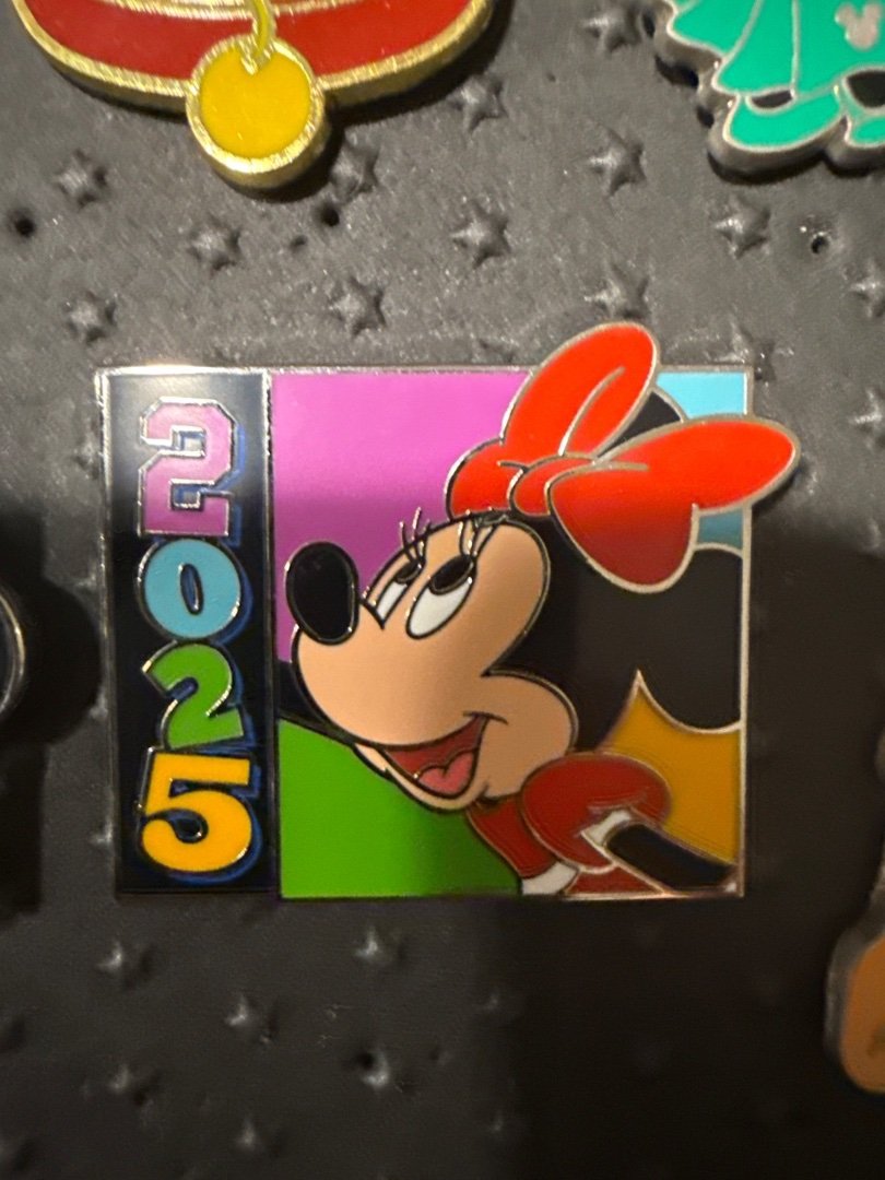 Minnie Mouse 2025 Dated Year Mickey and Friends Starter Disney Pin 170466