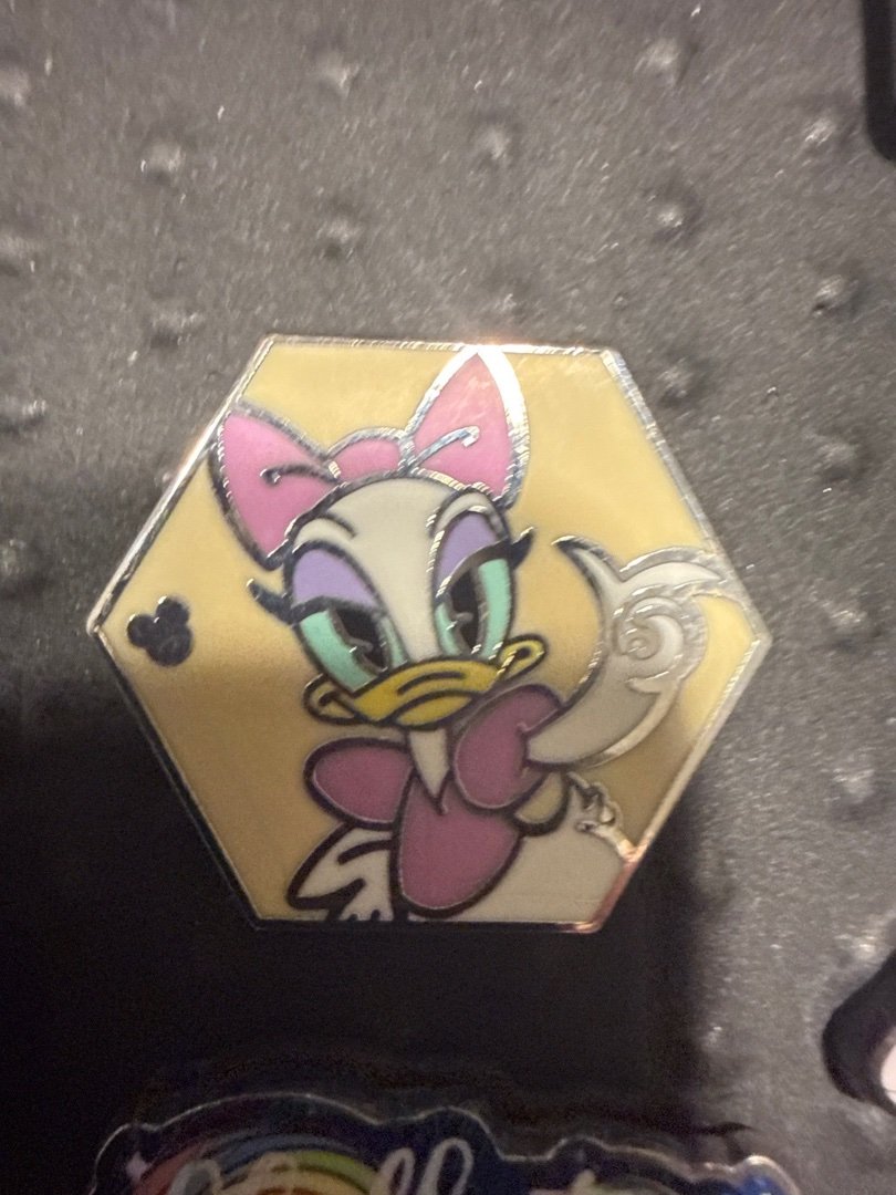 Disney Trading Pin - Daisy Hexagon