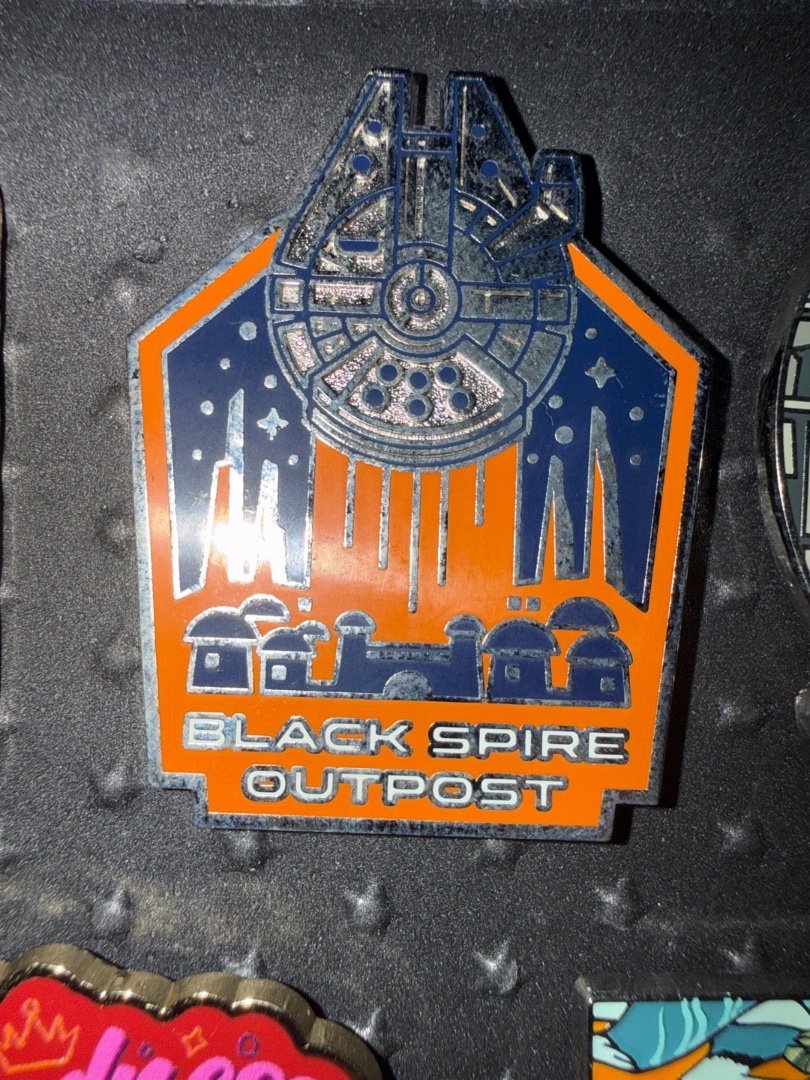 Disney Star Wars Galaxy's Edge Pin Millennium Falcon Black Spire Outpost (D)