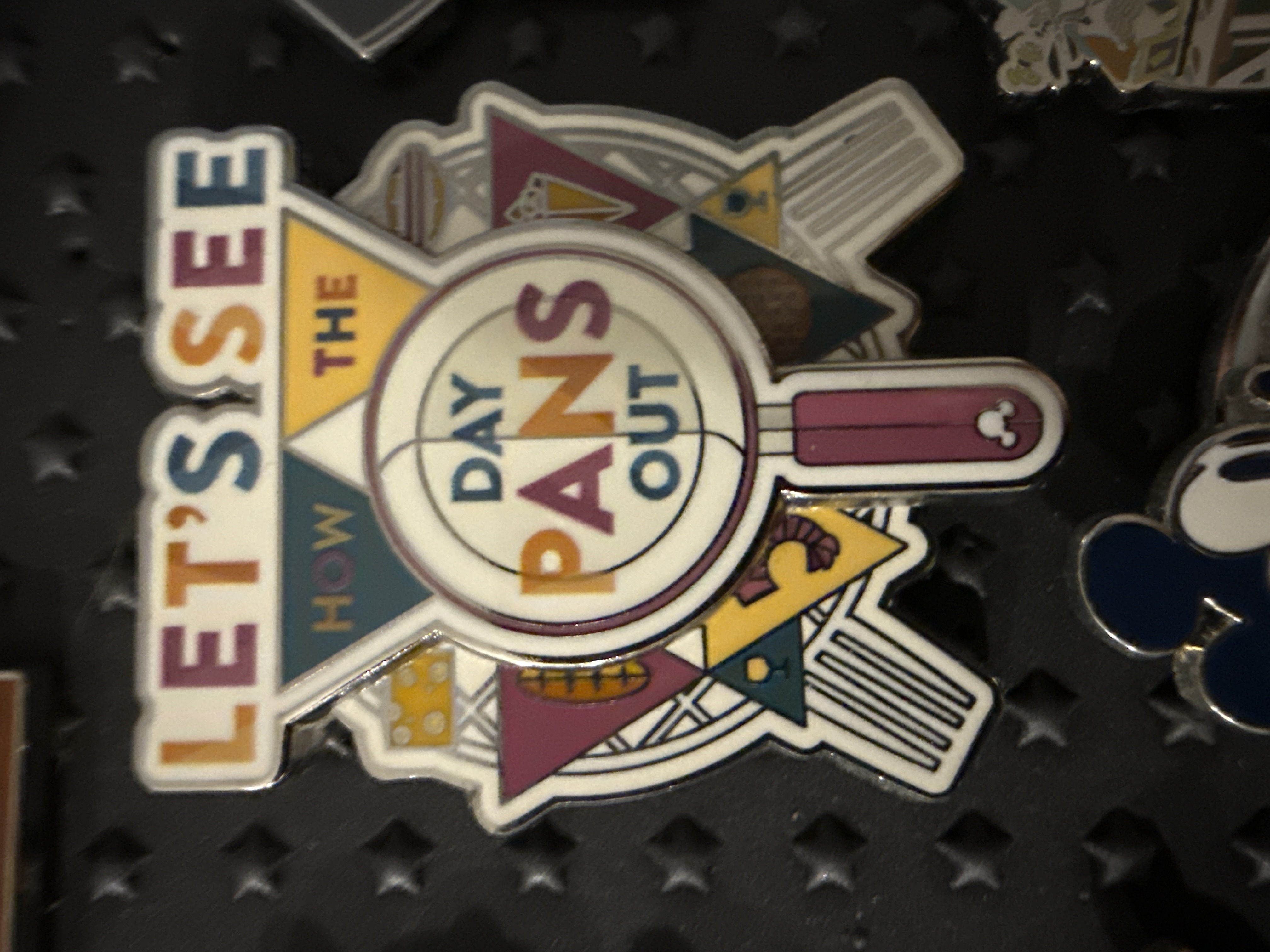 Disney Pin Trading Epcot Food Wine Festival 2022 Let's See How the Day Pans Out