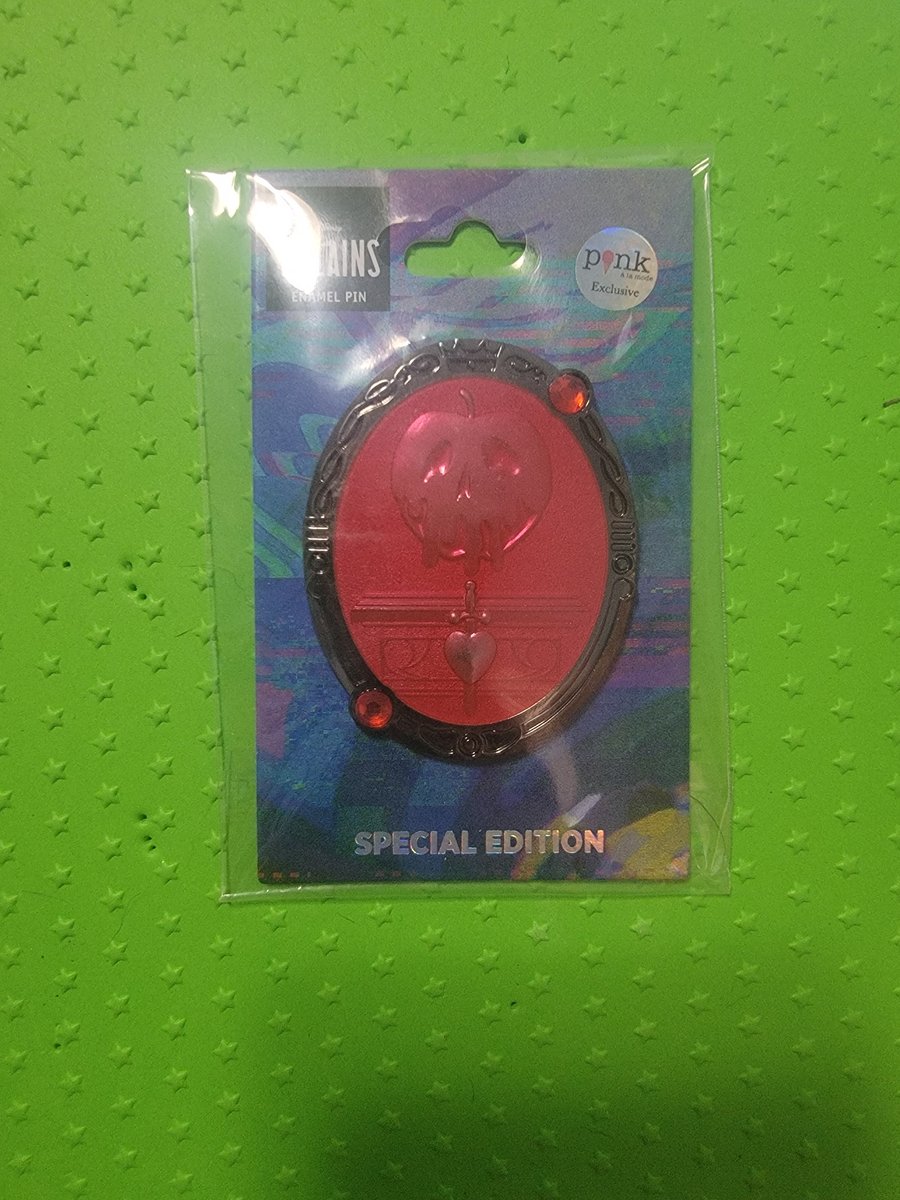 PALM- the evil Queen mirror pin
