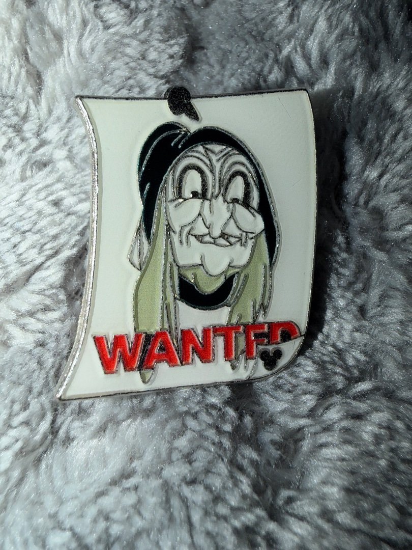 Disney Trading Pin, Cast Lanyard Series, Hidden Mickey, Wanted Old Hag, 2004 a46