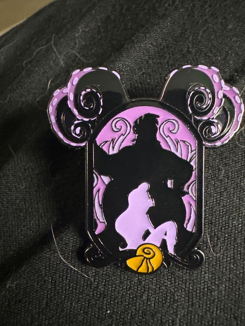 Disney villains sillhouette Ursula