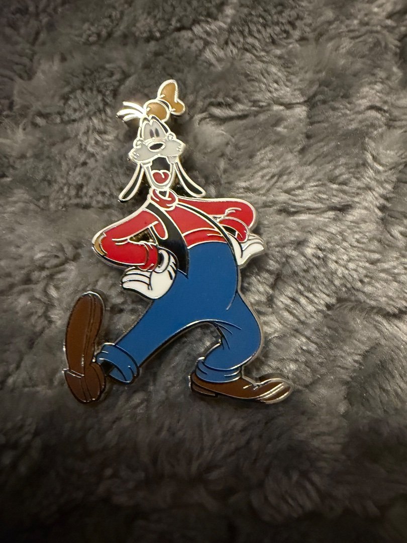 Disney PALM Goofy Hands on Hip Dancing Pin G4