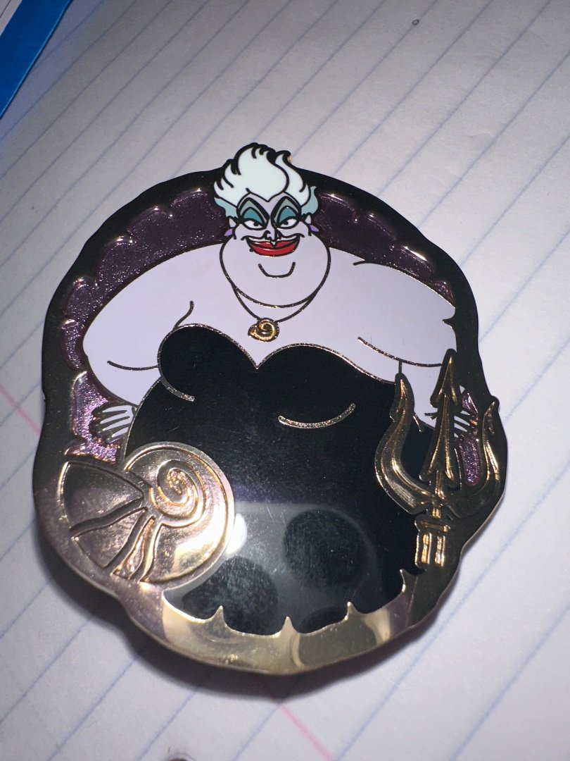 Ursula wigb shell and gold outline