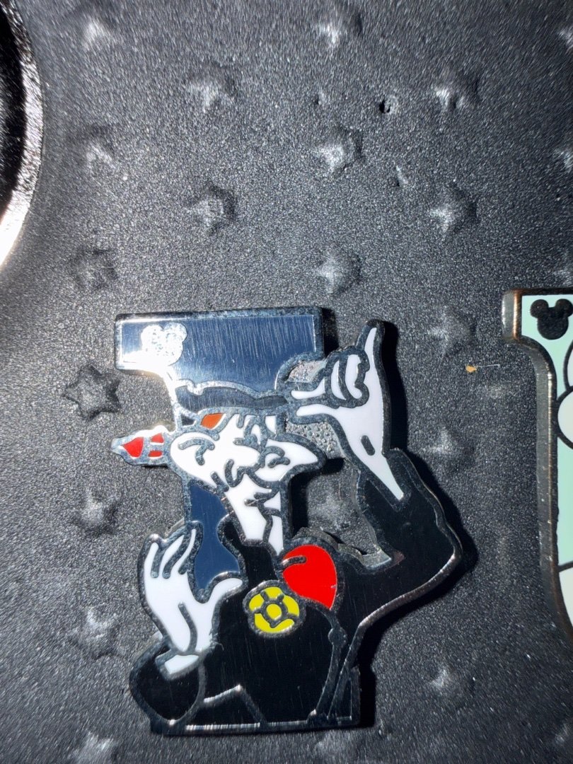 DISNEY DLR 2011 HIDDEN MICKEY SERIES ALPHABET PIN LETTER I ICHABOD CRANE SLEEPY