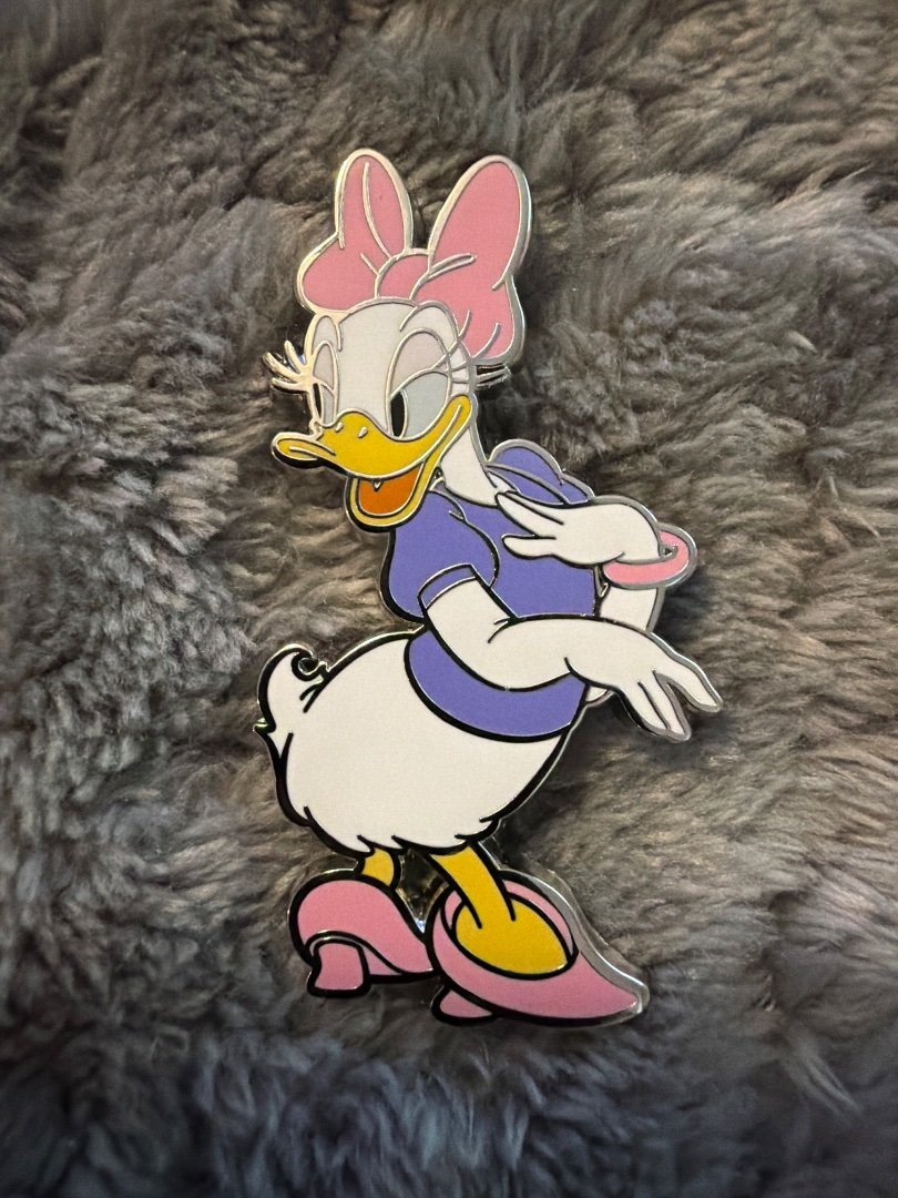 Disney Daisy Duck Posing Enamel Disney Pin A0