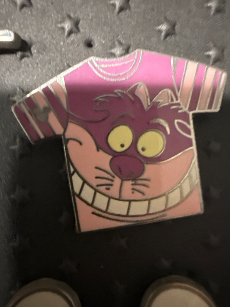 Cheshire Cat T Shirt Disney Park Trading Pin Alice In Wonderland ~ Hidden Mickey