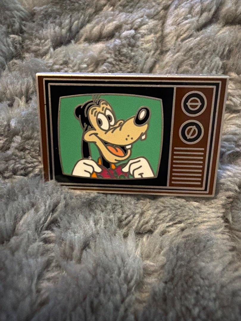 Disney Pin - Magical Mystery Pins Series 31 - Afternoon TV - Goof Troop