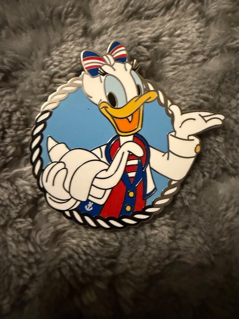 2026 Disney Cruise Line Exclusive Towel Animal Daisy Duck