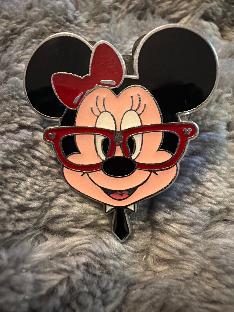 Walt Disney Minnie Mouse Nerd Hidden Mickey Trading Pin Glasses Authentic